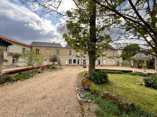 Double Room with Private Bathroom in Loudun, Vienne (France)