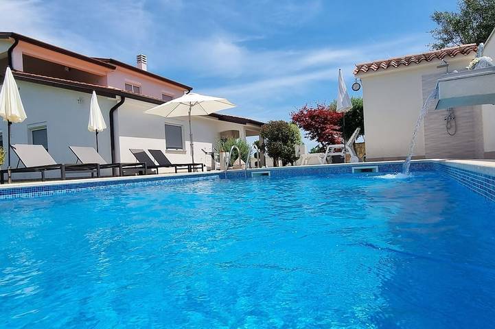 Villa für 12 Personen in Kaštel (Plovanija)