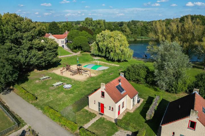 Vakantiepark voor 6 personen, with Balkon/Terras and Terras as well as Tuin de Betuwe