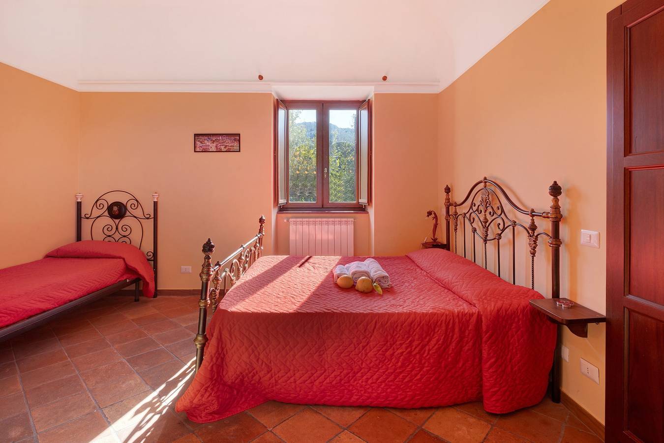 Ganze Wohnung, Ferienhaus 'Camera Limone Con Vista Mare' mit Meerblick, Wi-Fi und Klimaanlage in Vico Equense, Sorrento Coast