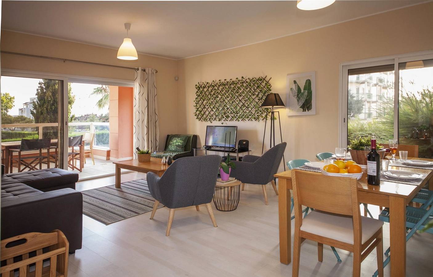 Ganze Wohnung, Ferienwohnung für 6 Personen mit Balkon in Praia da Rocha, Portimão