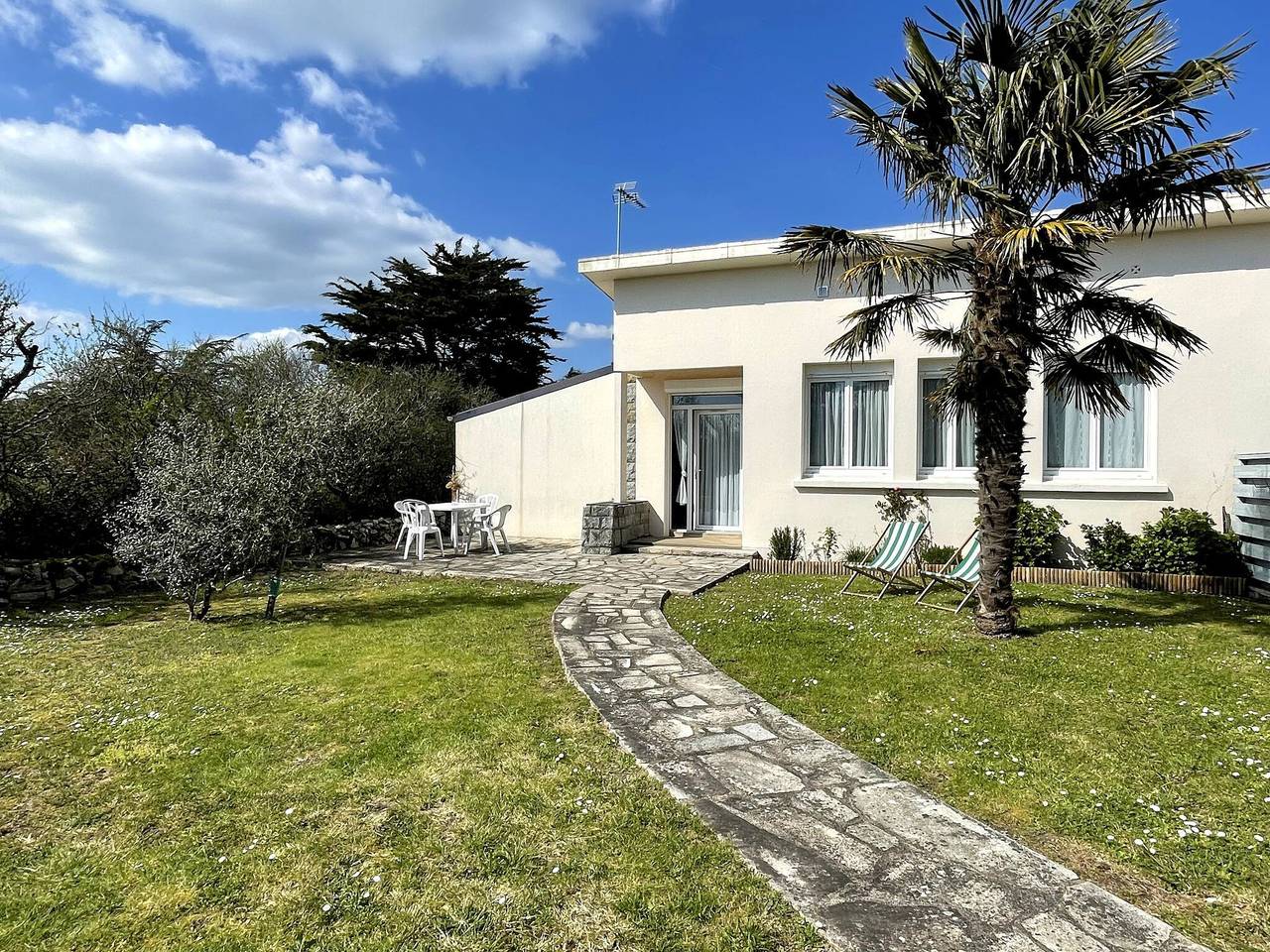 Clos du Golfe in Locmariaquer, Côte des Mégalithes