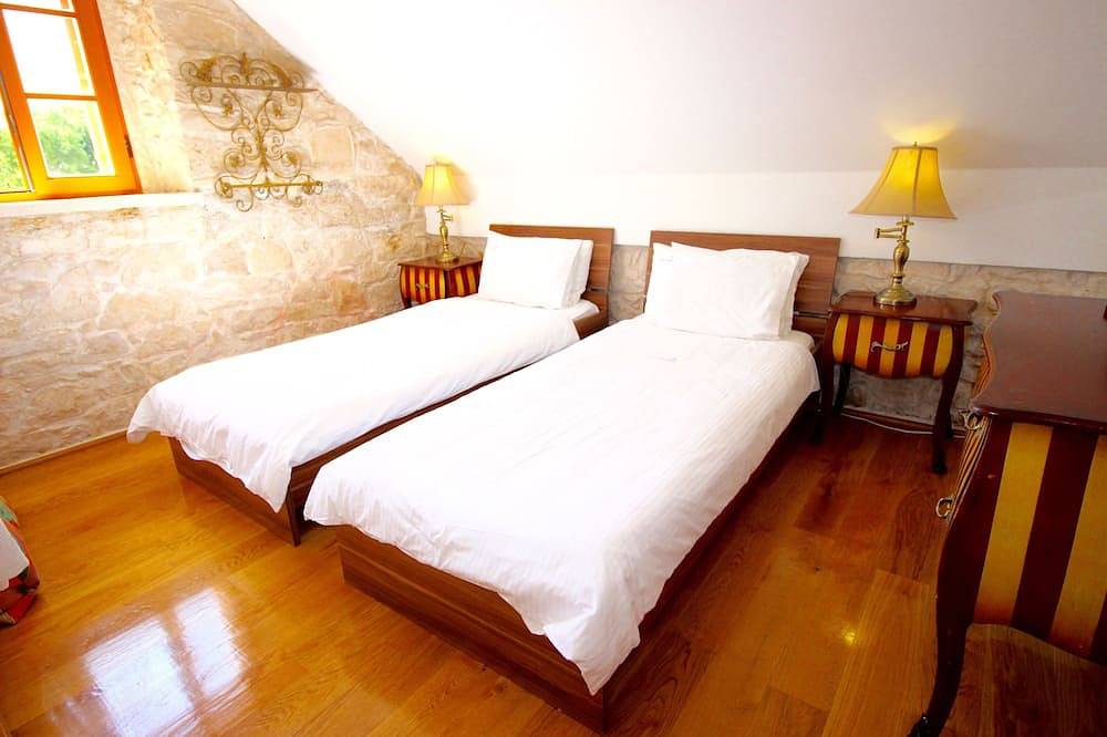 Villa Des Empreintes. Grande Villa De 5 Chambres En Bord De Mer De Luxe. Piscine Nord De Dubrovnik in Viganj, Dubrovnik-Neretva
