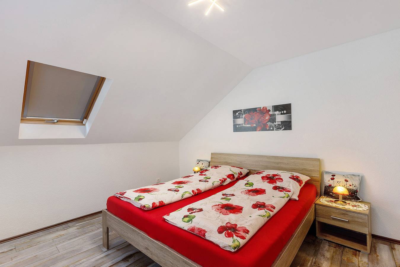 Appartement 'Fewo Mit Balkon Am Wald 2-4 Pers' met Uitzicht op de Bergen, Eigen Tuin en Wifi, foto 14