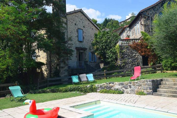 Maison de vacances pour 6 personnes, avec terrasse ainsi que piscine et jardin, animaux acceptés