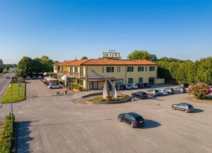 Hotel para 3 personas, con jardín - 1