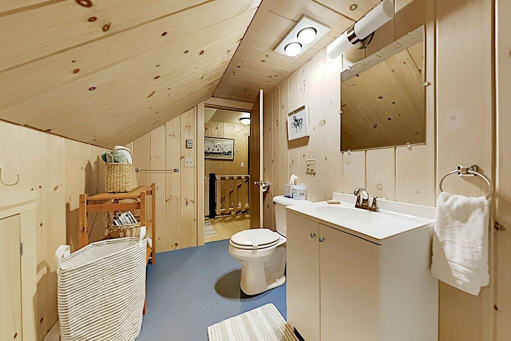 Amazing All-Season Sprucewold Cabin w/ Private Beach Club Access Dog-friendly in Boothbay Harbor, Lincoln County (Maine)