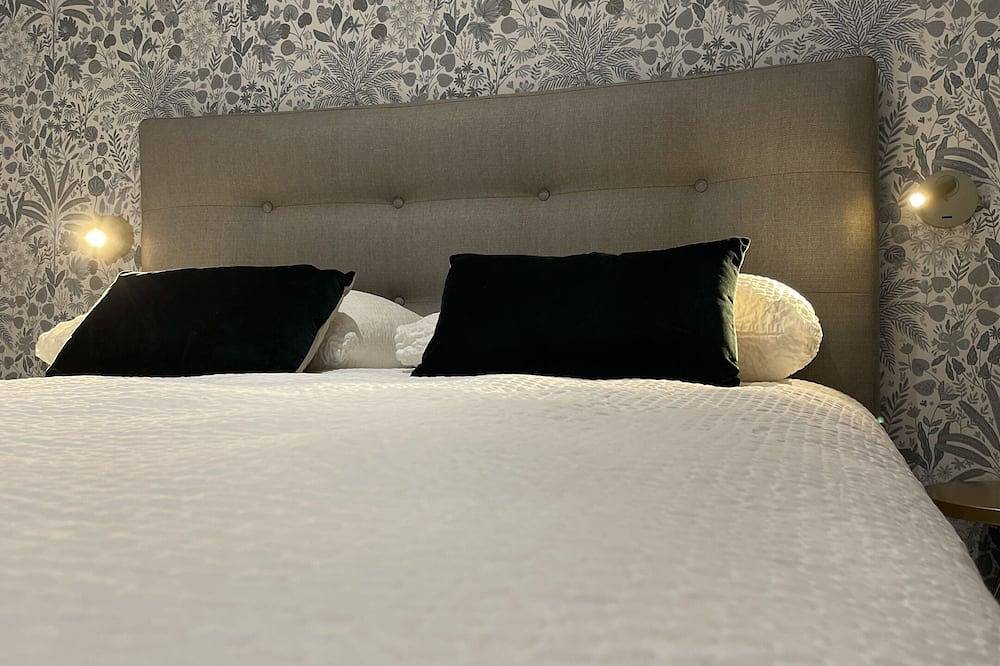 Ganze Wohnung, Apartment-Ensuite mit Dusche-Blick auf das Wahrzeichen in Villefranche-de-Rouergue, Aveyron