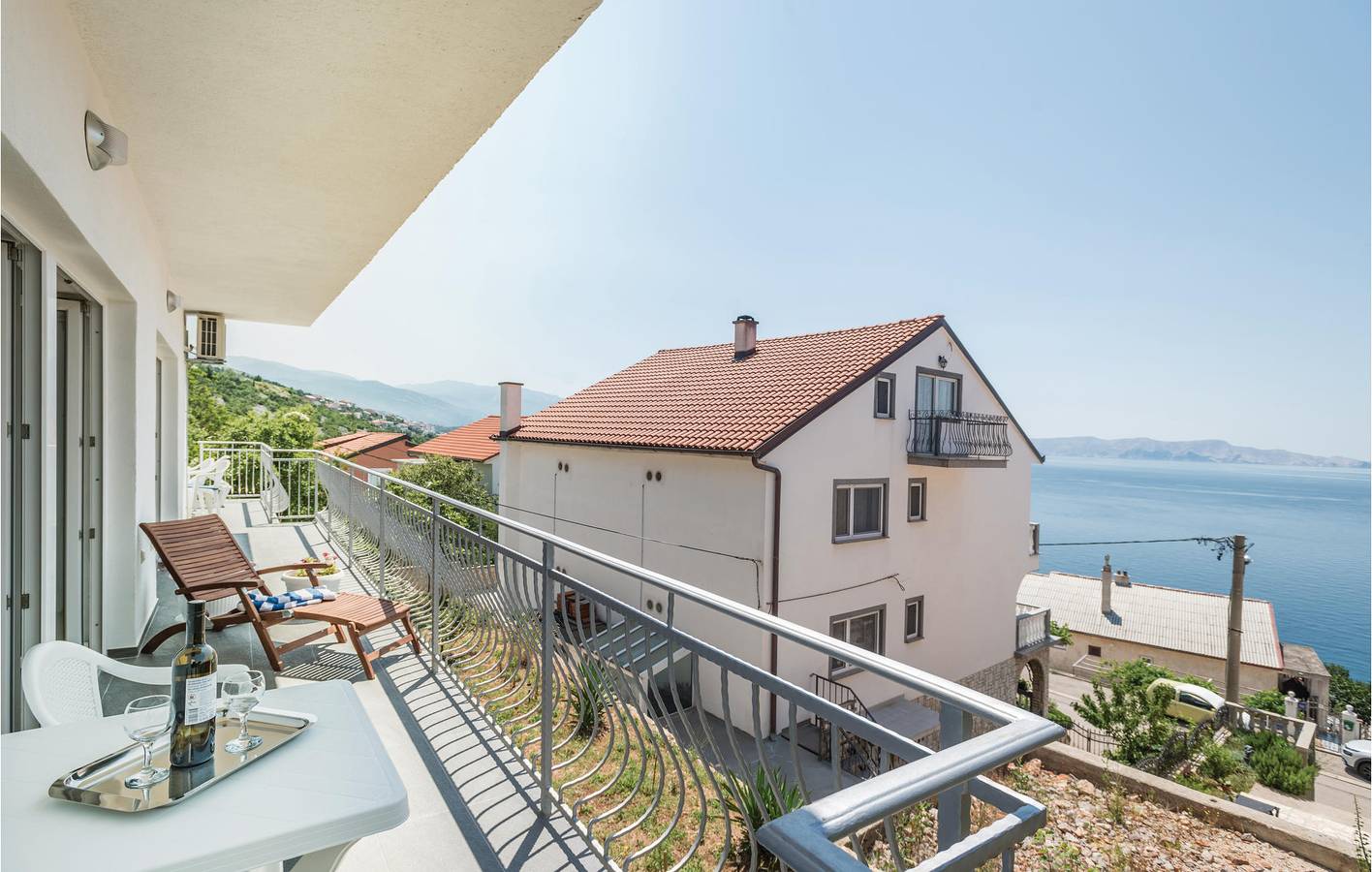 Ganze Ferienwohnung, Apartment mit Panoramablick, WLAN, Strandzugang und Parkplatz in Senj, Kvarner Festland