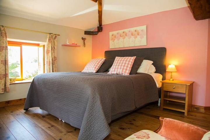 Location de vacances pour 2 personnes, avec jardin ainsi que piscine et vue à Azé (Saône-et-Loir) - 3