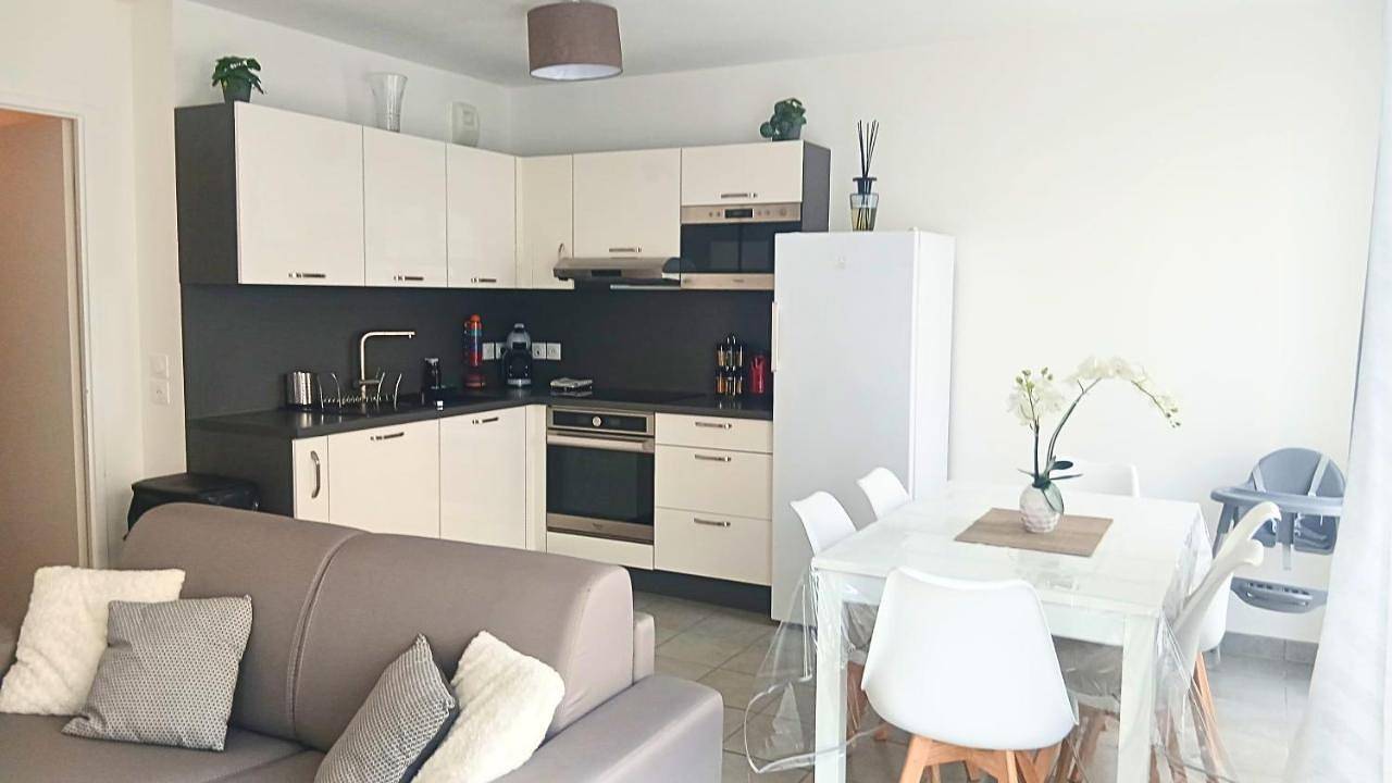 Appartement entier, Two-Bedroom Apartment in Dammarie-les-Lys, Seine-et-Marne