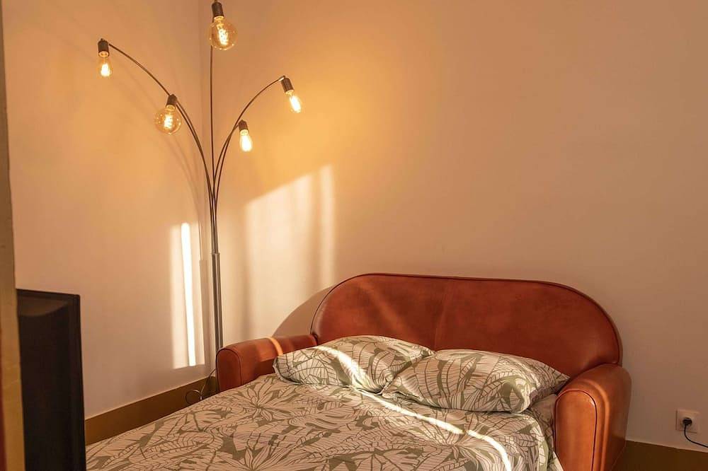 Apartamento entero, Cozy 3-room apartment with private garden, nestled 200m from the station and the Loire. in Nevers, Nièvre