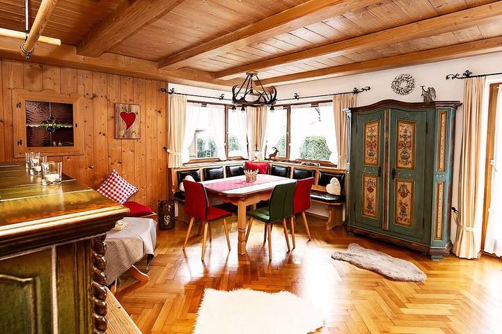 Ferienhaus für 6 Personen, mit Garten und Whirlpool sowie Balkon in Garmisch-Partenkirchen