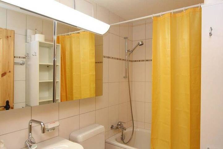 Ganze Wohnung, Soras Rindlisbacher Appartement/Fewo, Bad, Wc, 2 Schlafräume in Surses, Albula