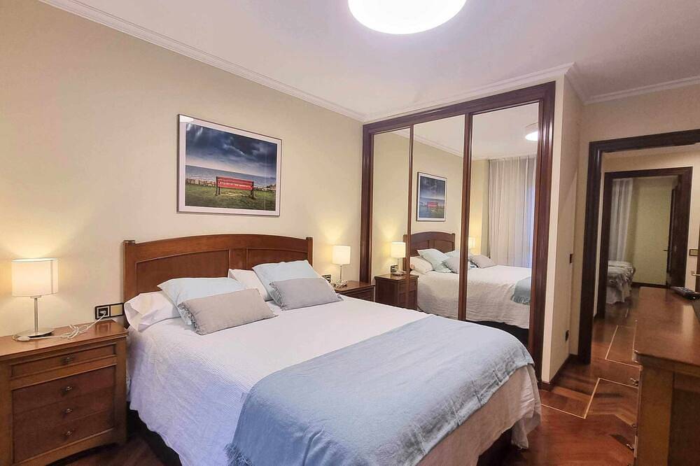 Entire apartment, Apartamento Vacacional Pelicano in Llanes, Costa Verde (Spain)