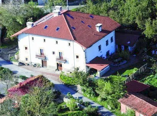 Apartamento de vacaciones para 5 personas, con jardín además de piscina y jacuzzi, Se admiten mascotas - 1