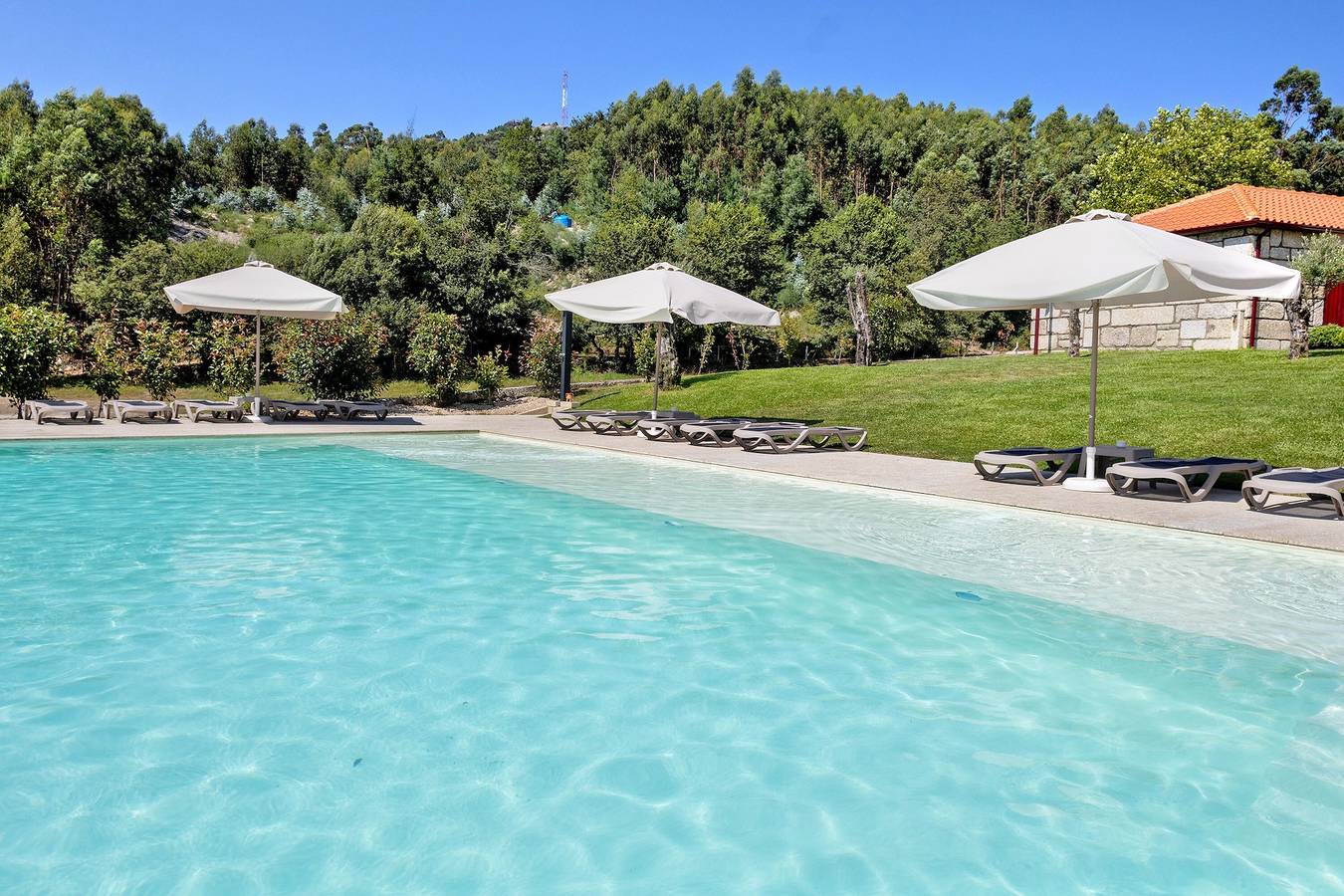 Landhuis 'Casa T1' met uitzicht op het meer, Wi-Fi en airconditioning in Anissó e Soutelo, Braga District