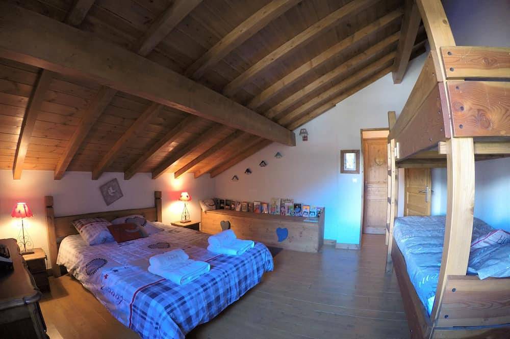 Chalet la buissonnière 4* individual chalet rental in Valfréjus, Modane