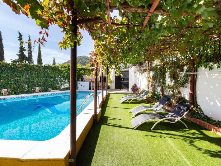 Preciosa casa con piscina, patio y barbacoa. in Cónchar, Villamena