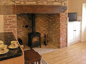 Log Cabin for 2 People in Dorset, South West England, Photo 3