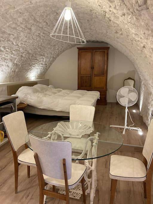 Appartement entier, One-Bedroom Apartment in Les Matelles, Côte méditerranéenne (France)