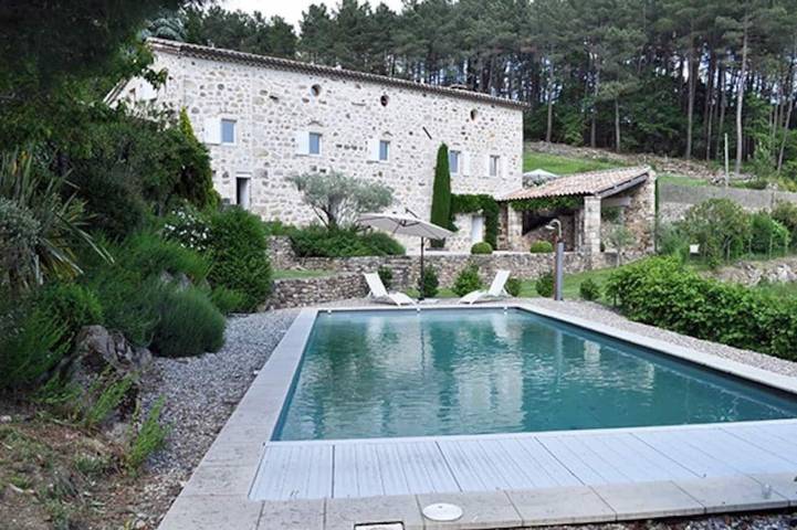 Gîte pour 11 personnes, avec piscine