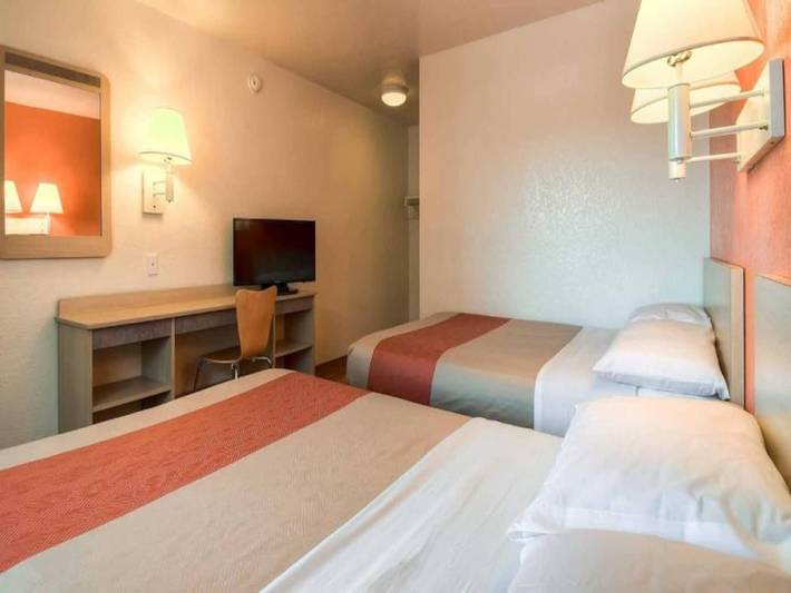 Apartamento entero, Cómodas 2 camas matrimoniales | Microondas in Westminster, Condado de Orange
