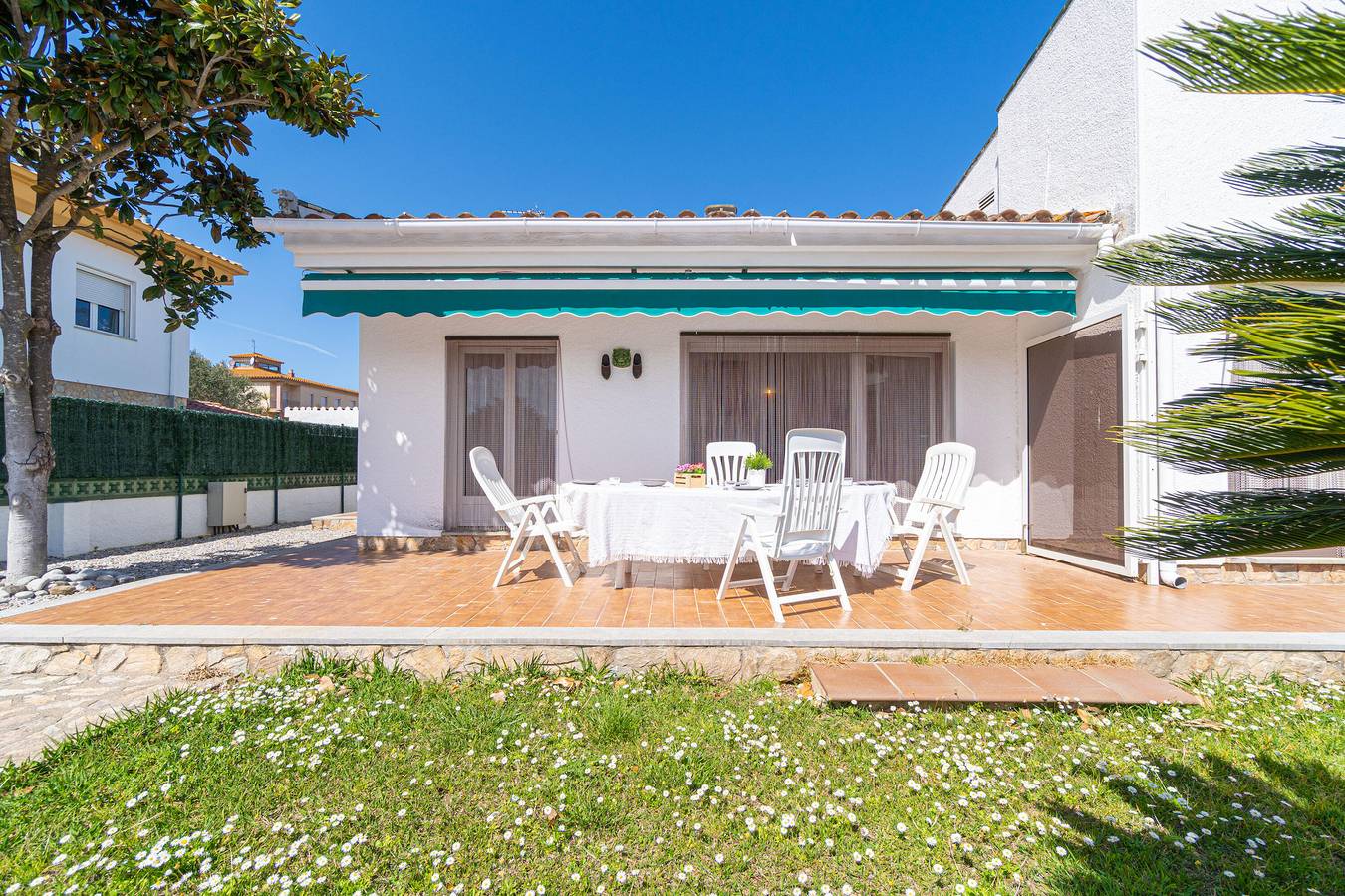 Casa Olot 68 - A/A, Wifi, jardín, piscina privada, zona tranquila. in San Pedro Pescador, Alt Empordà
