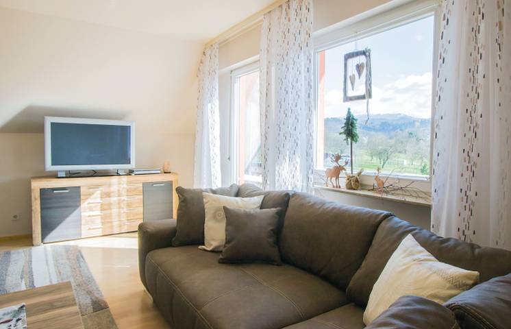 Ganze Wohnung, Apartment „Hornisgrindeblick“ mit Bergblick, Balkon und WLAN in Renchen, Mittlerer Schwarzwald