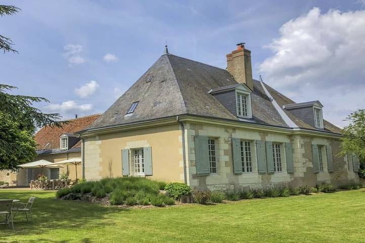 Location de vacances pour 12 personnes, avec jardin et jacuzzi à Véretz