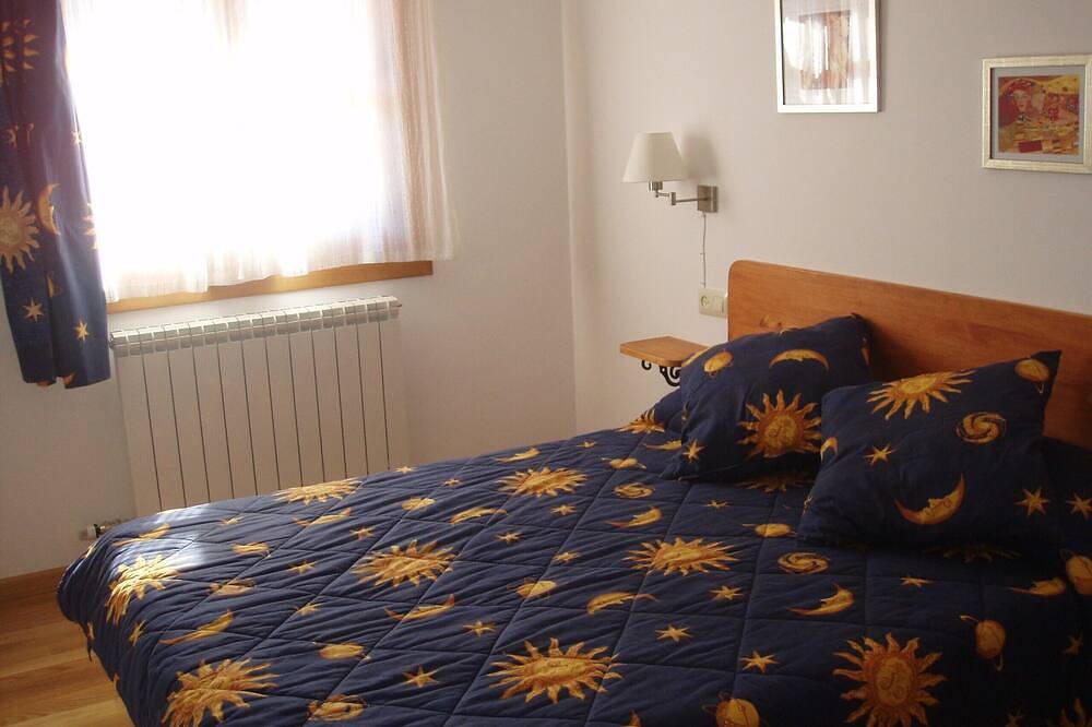 Entire apartment, Apartment for rent for 5 people in the center of Benasque in Cerler, Benasque