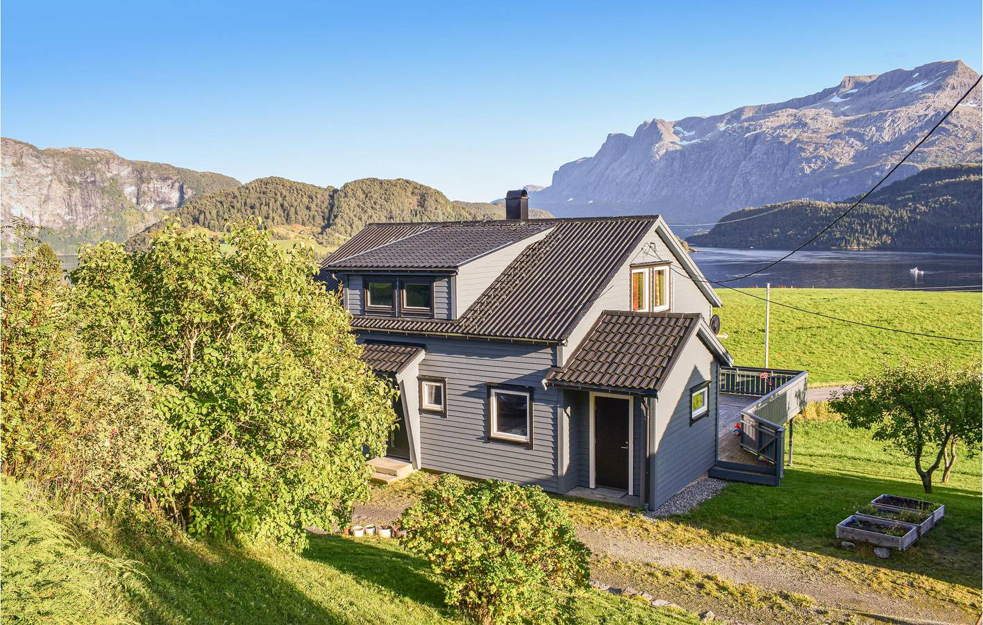 Ferienhaus für 8 Personen mit Garten in Askvoll