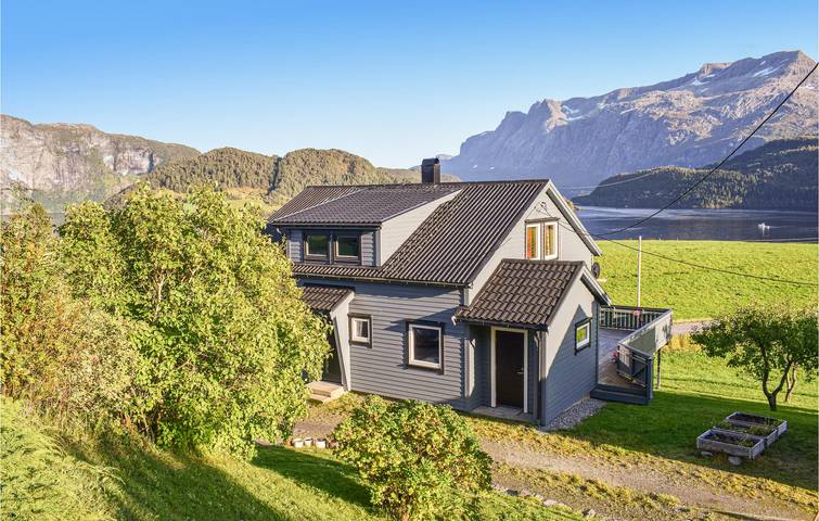 Ferienhaus für 8 Personen, mit Garten in Askvoll