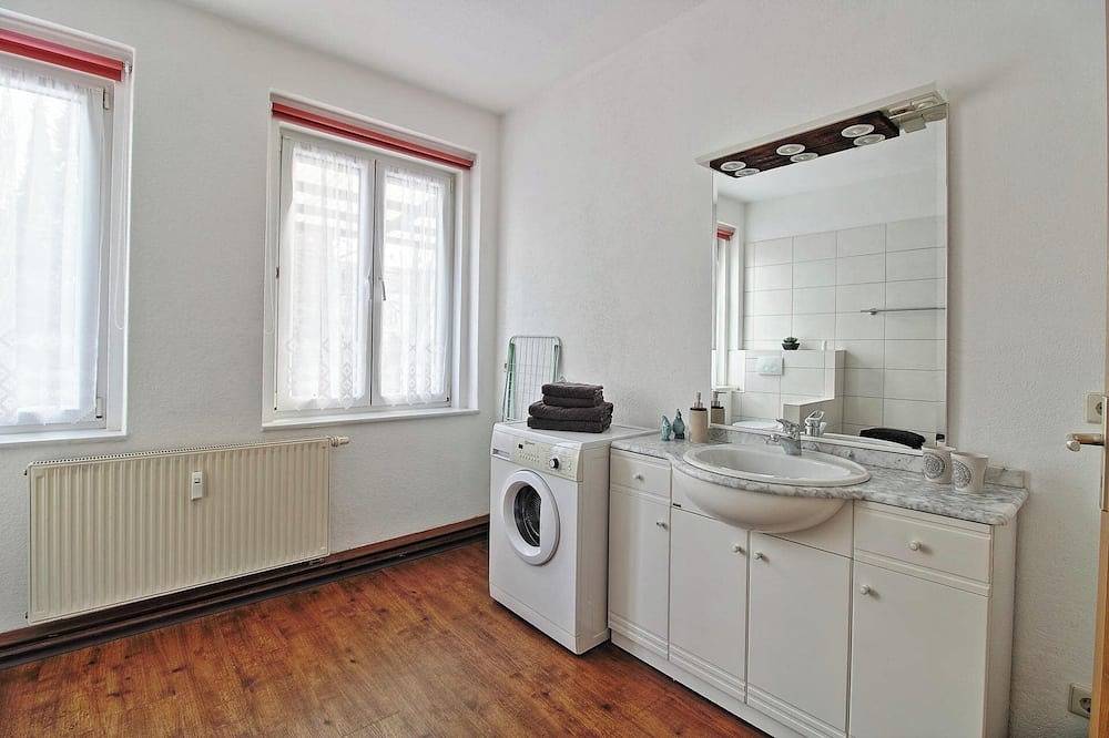 Ganze Wohnung, Ruhige Oase mit großer Dachterrasse & Privatparkplatz – Perfekt für 2 Personen in Görlitz, Oberlausitz-Niederschlesien