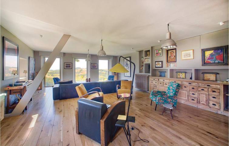 Location de vacances pour 8 personnes, avec jardin et piscine à Thizy-les-Bourgs - 2