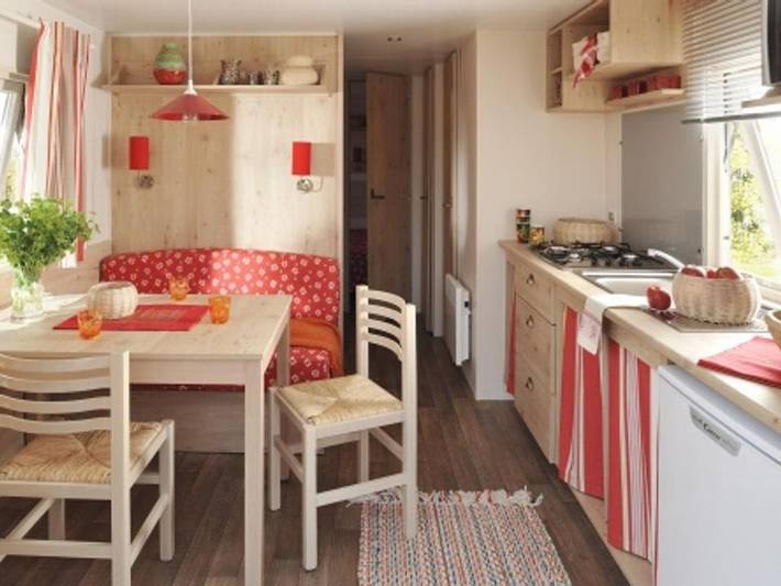 Location de vacances pour 6 personnes, avec piscine et terrasse ainsi que jacuzzi et bassin pour enfant, animaux acceptés à Pont-de-Poitte - 4