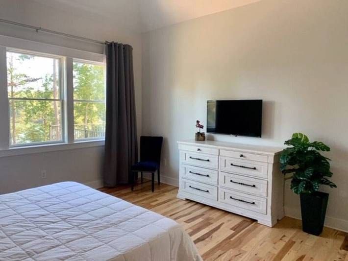 Vacation rental for 12 people, with yard in Lake Keowee