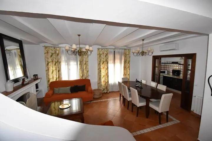 Casa de vacaciones para 16 personas, con piscina además de vistas y jardín - 1