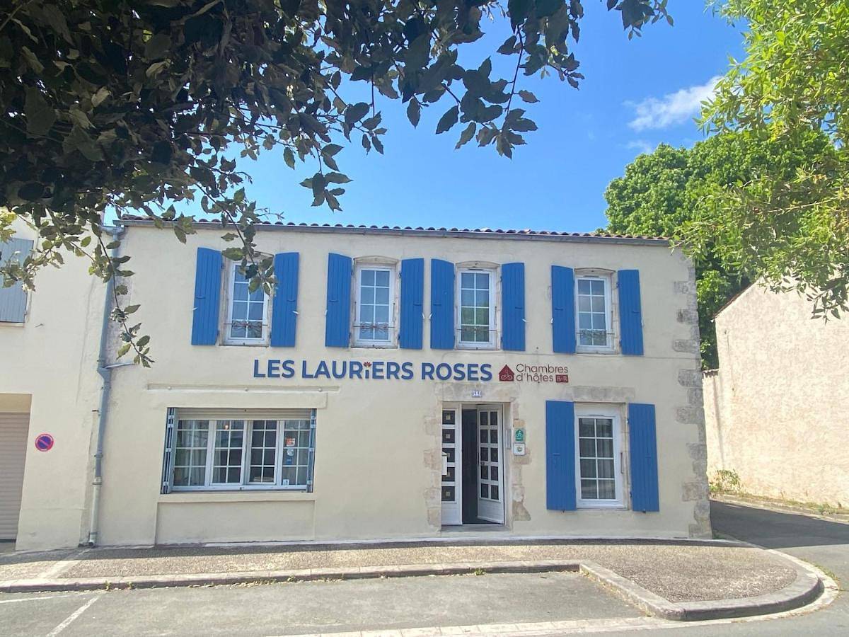 Five-Bedroom House in Marennes, Côte de Beauté