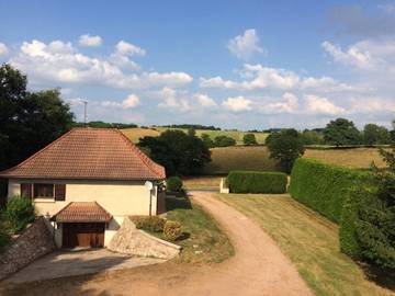 Gîte pour 6 personnes, avec jardin et vue, animaux acceptés à Barrais-Bussolles