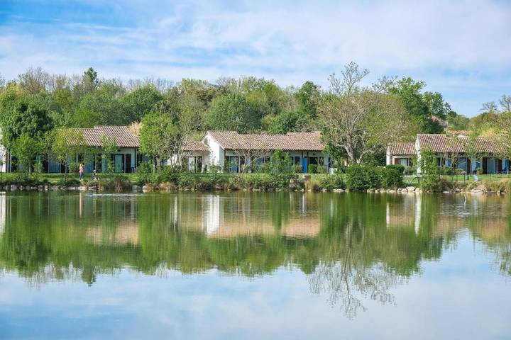 Parc de vacances pour 2 personnes, avec Terrasse et Jacuzzi ainsi que Jardin et Vue sur le lac à Samatan - 4