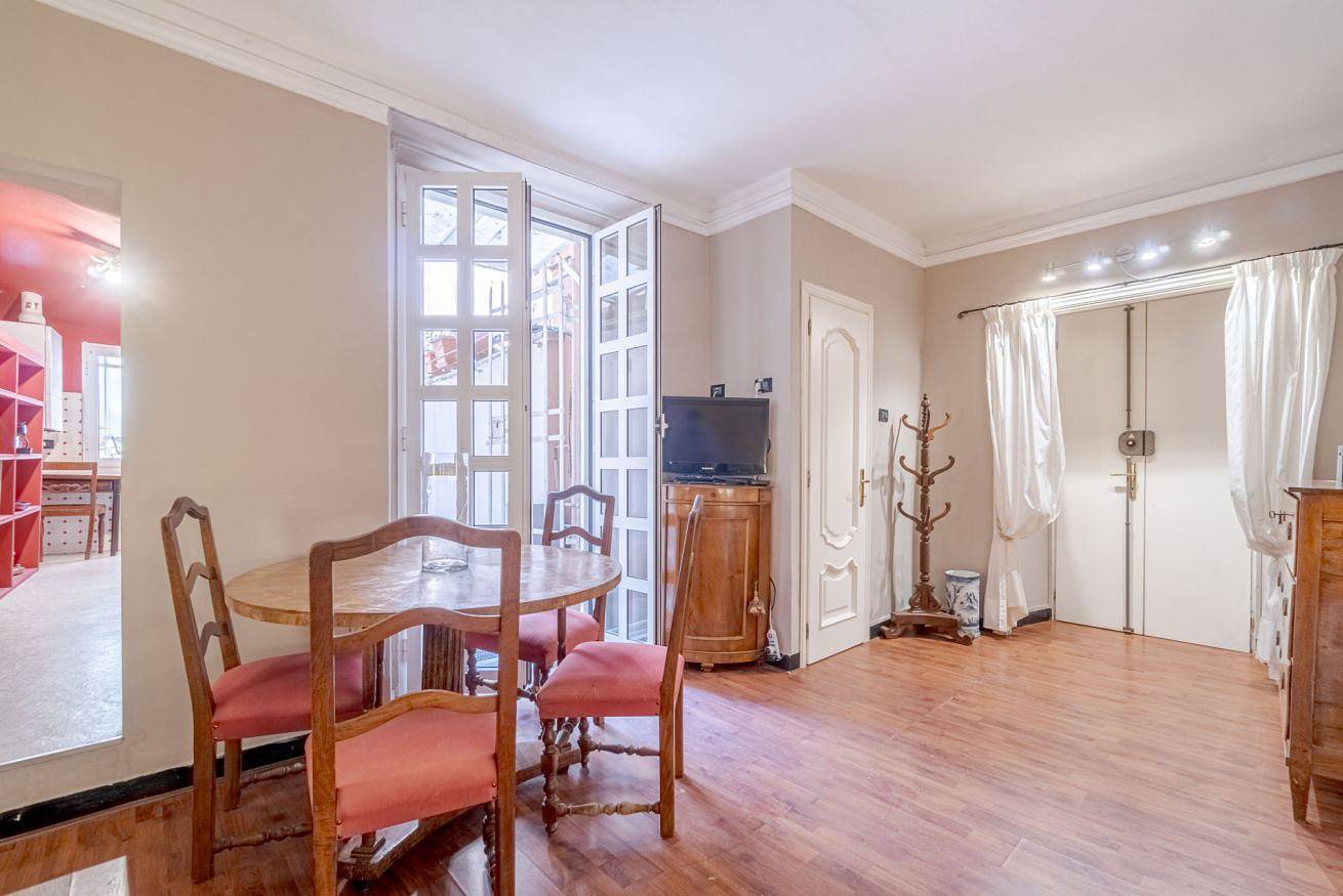 Entire apartment, Elegance of Genoa! Santa Caterina Charming Apt x4 in Genova (City), Genoa