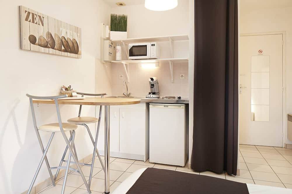 Apartamento entero, Estudio-Vue sur château-Superior-Baño privado con ducha in Ancenis, Valle del Loira