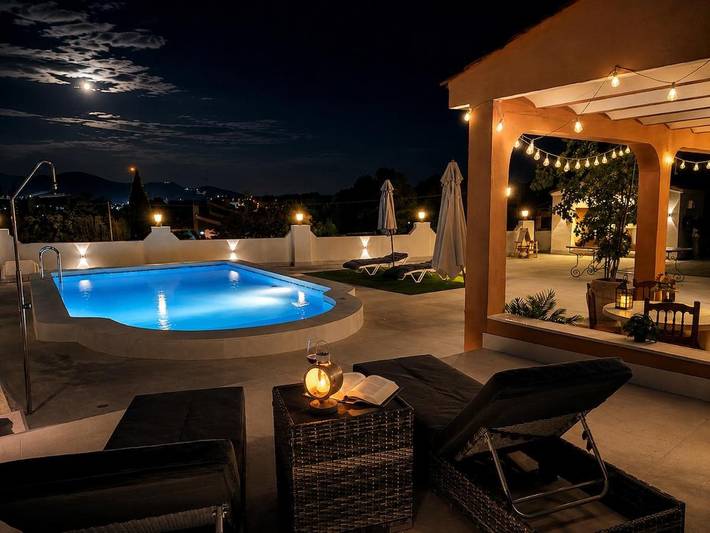 Casa rural para 7 personas, con Balcón y Terraza además de Jardín y Piscina en Alcalaten