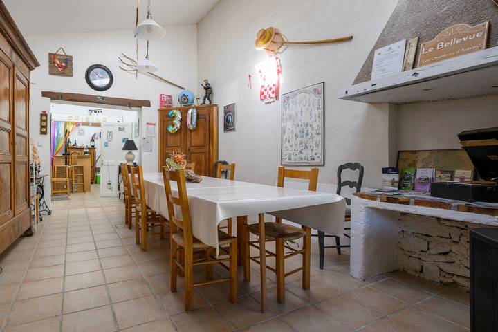 'Tournesol' Room with Mountain View, Shared Terrace and Wi-Fi in Montbrun-les-Bains, Nyons region