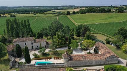 Gîte pour 12 personnes, avec jardin ainsi que piscine et jacuzzi à Montdoumerc