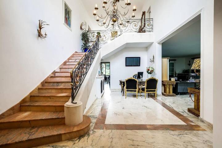 Location de vacances pour 2 personnes, avec vue et jardin à Bougival - 2