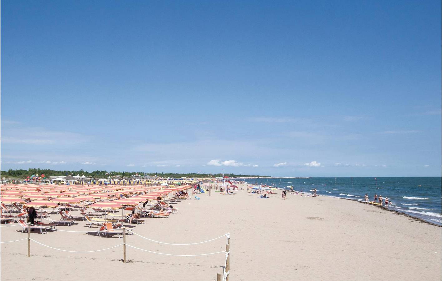 Ganze Ferienwohnung, Rückzugsort am Strand: 300m zum Meer, Pool & mehr in Rosolina Mare, Polesine