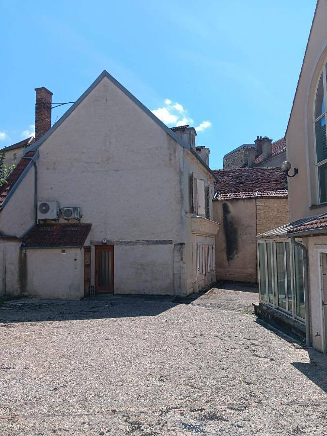 Gîte pour 4 personnes, avec piscine et terrasse ainsi que sauna et jacuzzi à Ancy-le-Franc - 3