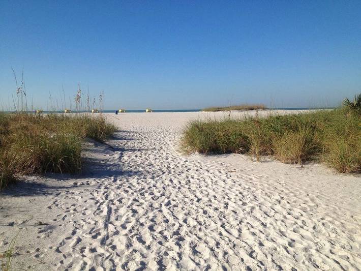 Vacation rental for 2 people, with terrace and pool as well as yard in Gulf Coast